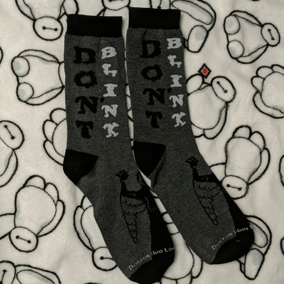 NWOT Doctor Who "Don't Blink" Weeping Angels Socks - Picture 1 of 3